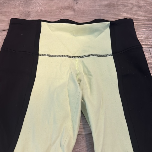 Lululemon Black/Green Crop Leggings - Picture 2 of 6